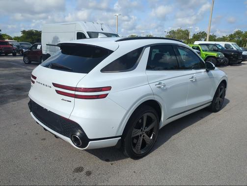 Alta White 2025 Genesis GV70 3.5T AWD Sport
