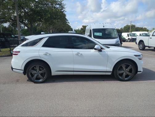 Alta White 2025 Genesis GV70 3.5T AWD Sport