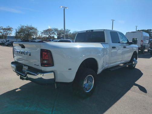 2026 RAM 3500 Tradesman Crew Cab 4x4 8' Box