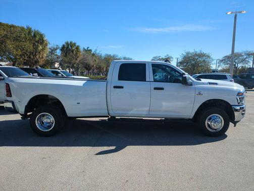 2026 RAM 3500 Tradesman Crew Cab 4x4 8' Box