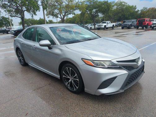 Celestial Silver Metallic 2019 Toyota Camry SE