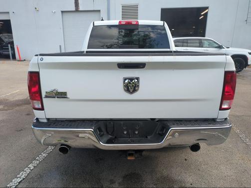 Bright White Clearcoat 2018 RAM 1500 Big Horn
