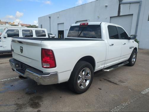 Bright White Clearcoat 2018 RAM 1500 Big Horn