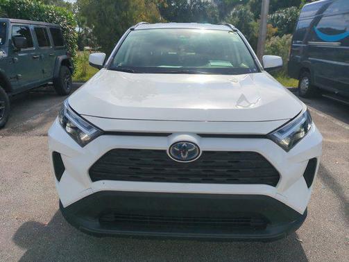2022 Toyota RAV4 Hybrid XLE