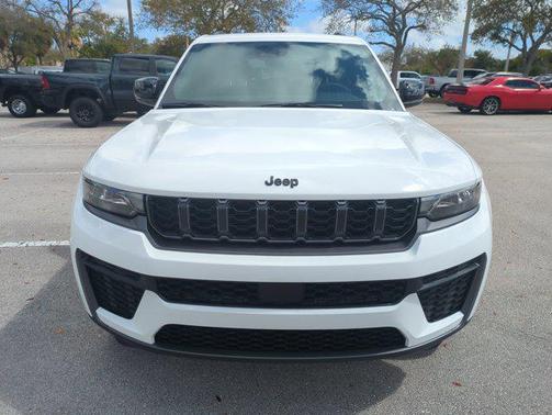 2026 Jeep Grand Cherokee Altitude