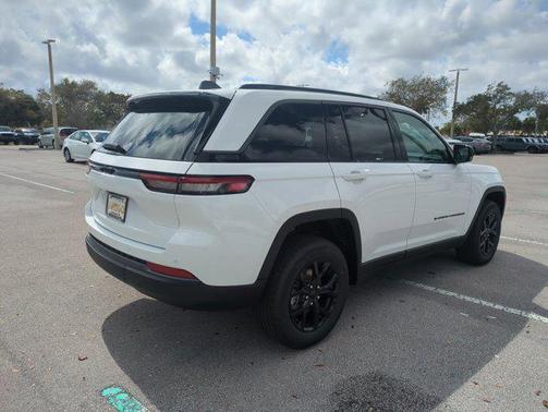2026 Jeep Grand Cherokee Altitude