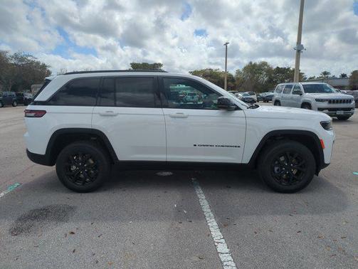 2026 Jeep Grand Cherokee Altitude