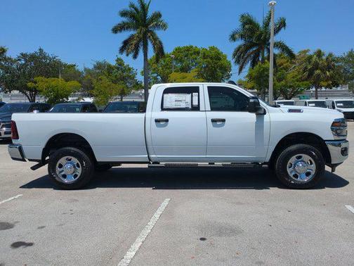 2025 RAM 2500 Tradesman Crew Cab 4x4 8' Box