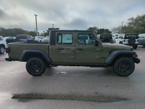 2026 Jeep Gladiator Sport
