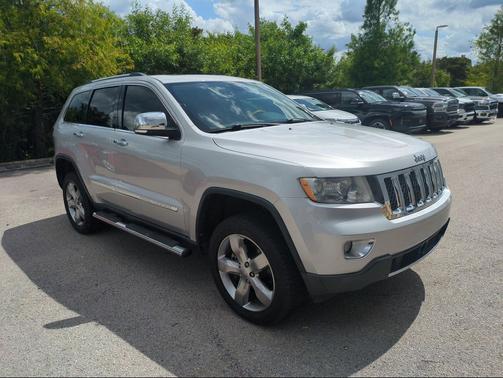 Bright Silver Metallic Clearcoat 2013 Jeep Grand Cherokee Overland