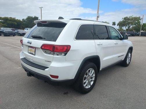 Bright White Clearcoat 2021 Jeep Grand Cherokee Laredo