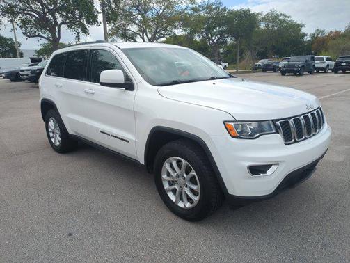 Bright White Clearcoat 2021 Jeep Grand Cherokee Laredo