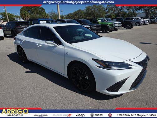 2023 Lexus ES 300h F SPORT Handling