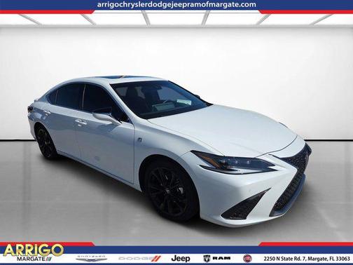 2023 Lexus ES 300h F SPORT Handling