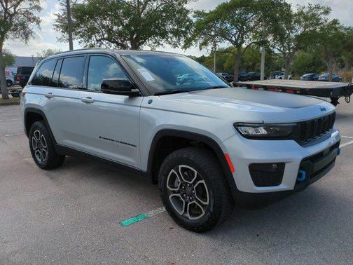 2022 Jeep Grand Cherokee 4xe Trailhawk