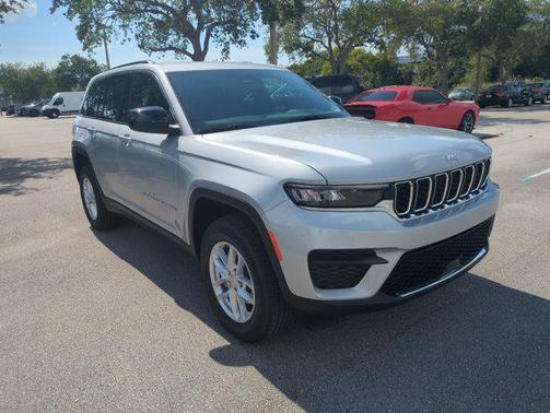 Silver Zynith 2026 Jeep Grand Cherokee Laredo