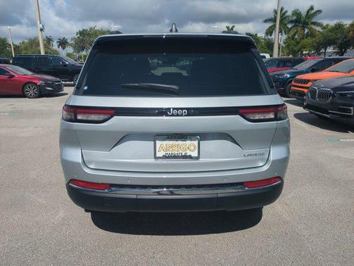 Silver Zynith 2026 Jeep Grand Cherokee Laredo