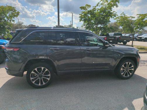 2022 Jeep Grand Cherokee Overland