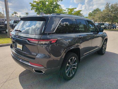 2022 Jeep Grand Cherokee Overland