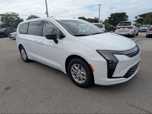 Bright White Clearcoat 2027 Chrysler Pacifica L