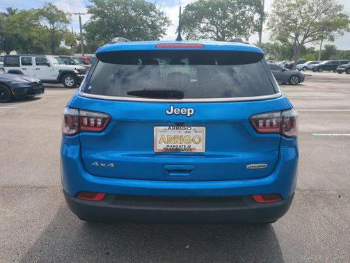 Laser Blue Pearlcoat 2022 Jeep Compass Latitude Lux