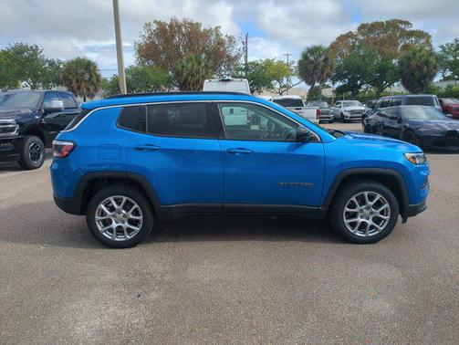 Laser Blue Pearlcoat 2022 Jeep Compass Latitude Lux