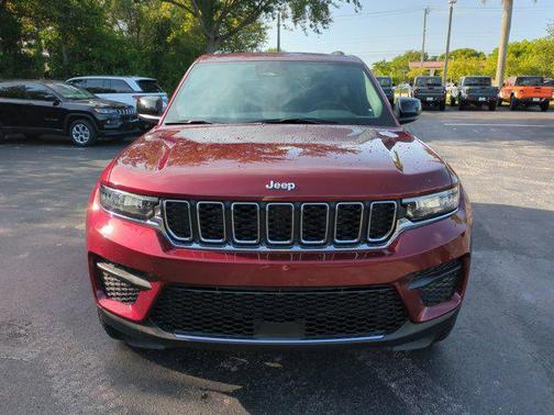 2025 Jeep Grand Cherokee Laredo