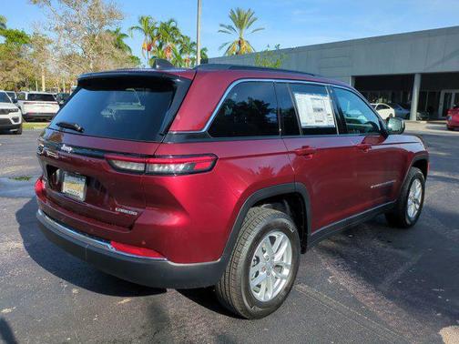 2025 Jeep Grand Cherokee Laredo
