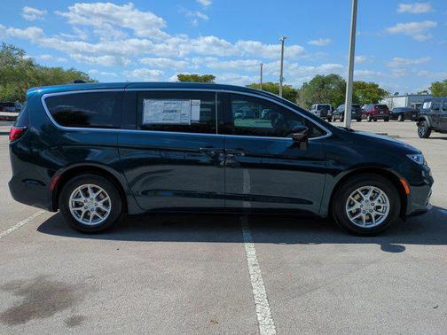 2025 Chrysler Pacifica L
