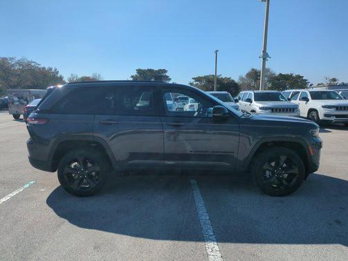 2022 Jeep Grand Cherokee Altitude