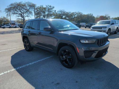 2022 Jeep Grand Cherokee Altitude