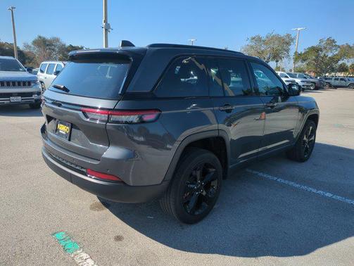 2022 Jeep Grand Cherokee Altitude
