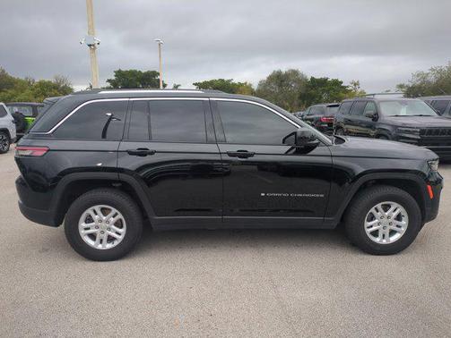 2023 Jeep Grand Cherokee Laredo