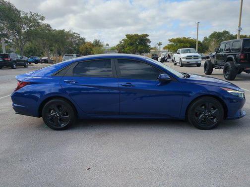 2022 Hyundai ELANTRA SEL