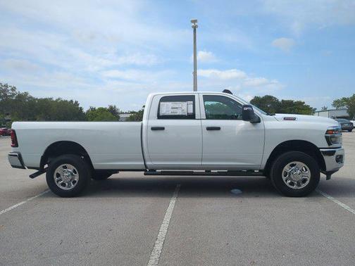 2025 RAM 2500 Tradesman Crew Cab 4x4 8' Box