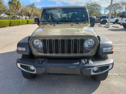 2026 Jeep Gladiator Sport