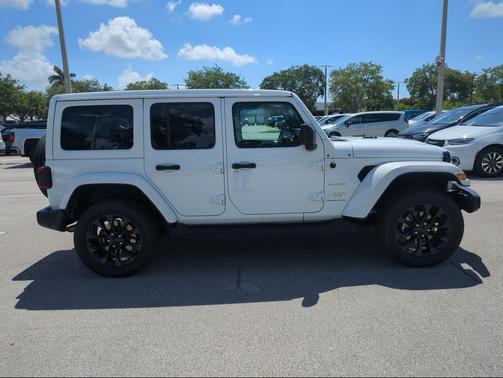 Bright White Clearcoat 2023 Jeep Wrangler 4xe Sahara