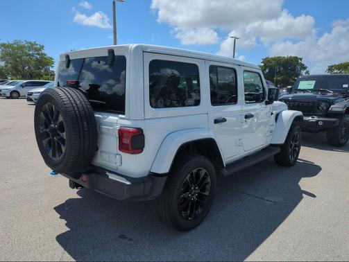 Bright White Clearcoat 2023 Jeep Wrangler 4xe Sahara