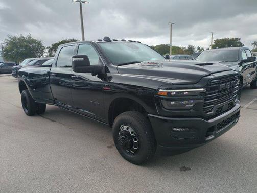 Diamond Black Crystal Pearlcoat 2026 RAM 3500 Laramie Crew Cab 4x4 8' Box