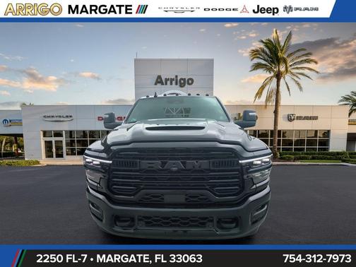 Diamond Black Crystal Pearlcoat 2026 RAM 3500 Laramie Crew Cab 4x4 8' Box