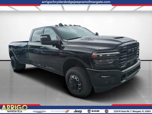 Diamond Black Crystal Pearlcoat 2026 RAM 3500 Laramie Crew Cab 4x4 8' Box