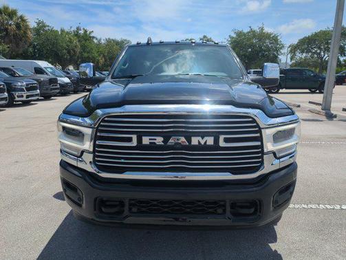 Diamond Black Crystal Pearlcoat 2024 RAM 3500 Laramie Crew Cab 4x4 8' Box