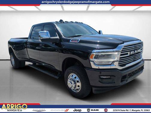 Diamond Black Crystal Pearlcoat 2024 RAM 3500 Laramie Crew Cab 4x4 8' Box