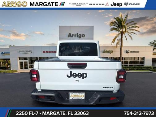 Bright White Clearcoat 2026 Jeep Gladiator Sahara 4x4