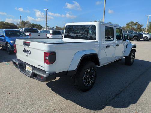2026 Jeep Gladiator Sahara 4x4