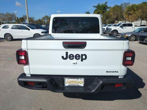 2026 Jeep Gladiator Sahara 4x4