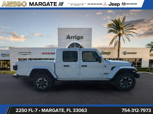 Bright White Clearcoat 2026 Jeep Gladiator Sahara 4x4