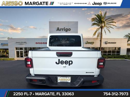 Bright White Clearcoat 2026 Jeep Gladiator Sahara 4x4