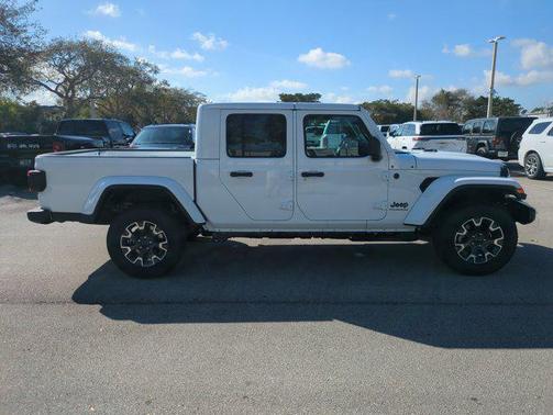 2026 Jeep Gladiator Sahara 4x4