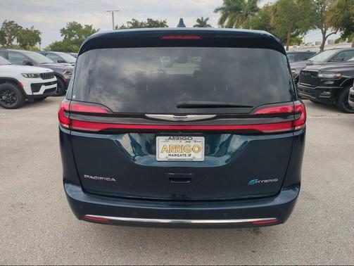 Fathom Blue Pearlcoat 2022 Chrysler Pacifica Hybrid Limited